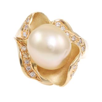 10x12.3mm South Sea Pearl & Diamond Ring